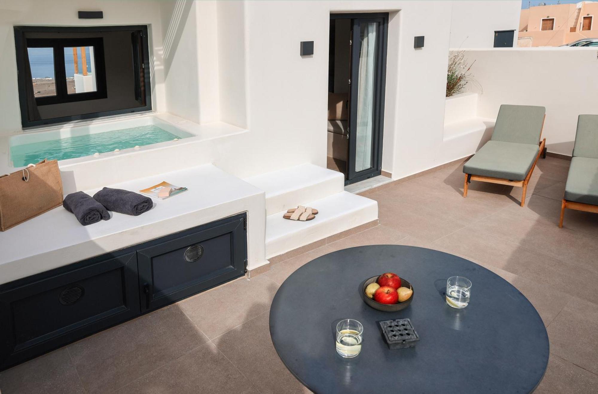 North Wind Luxury Suites Oia  Exterior photo