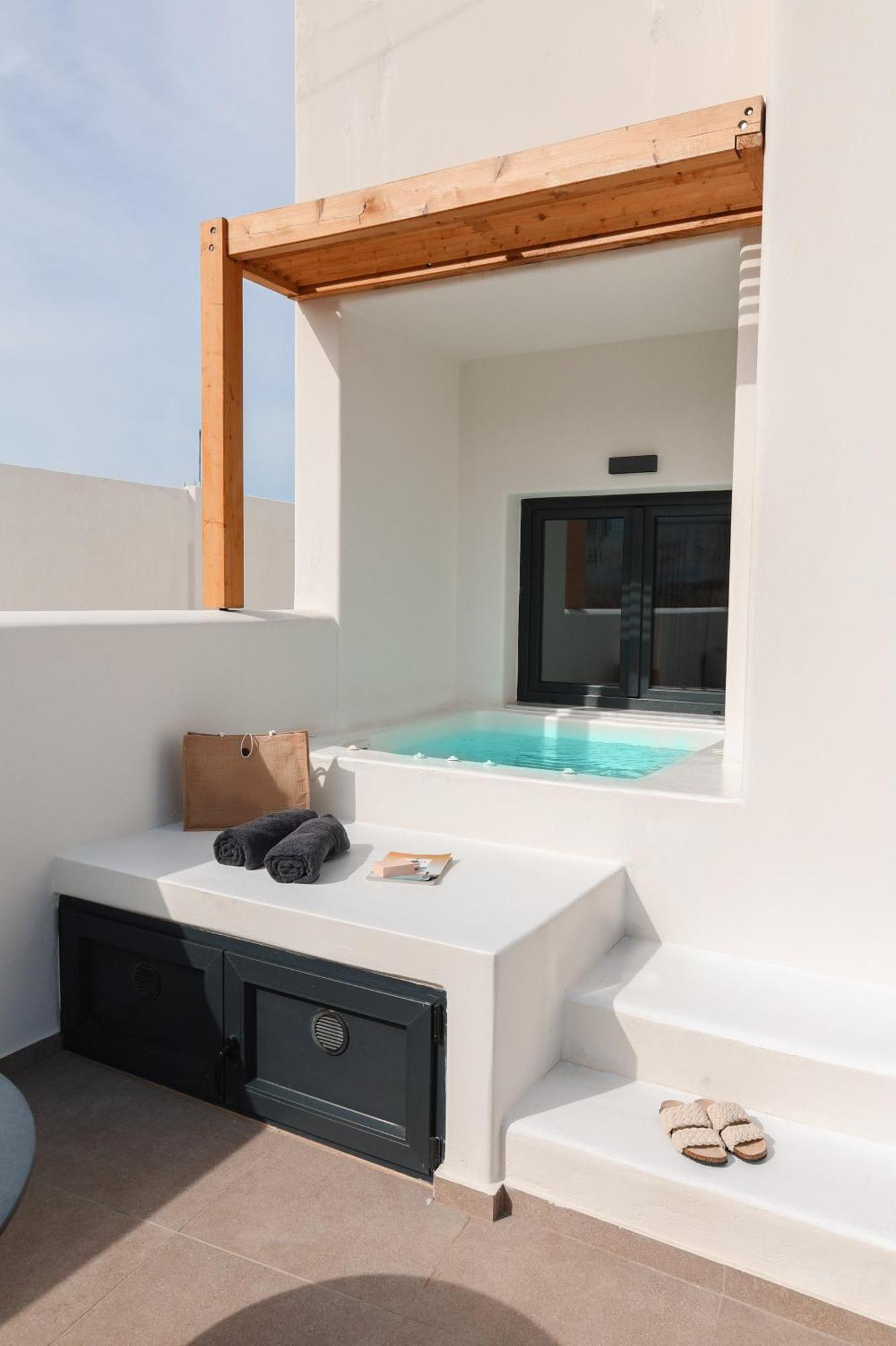 North Wind Luxury Suites Oia  Exterior photo