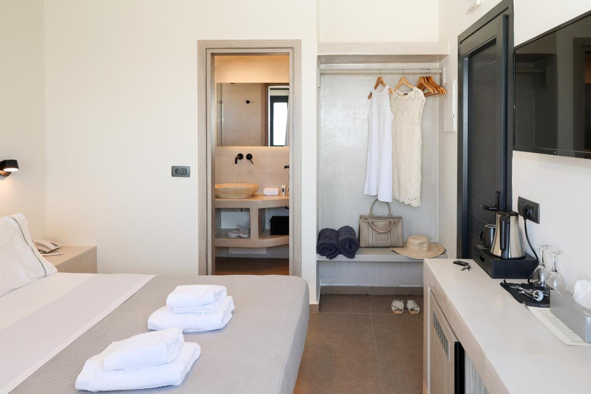 North Wind Luxury Suites Oia  Exterior photo
