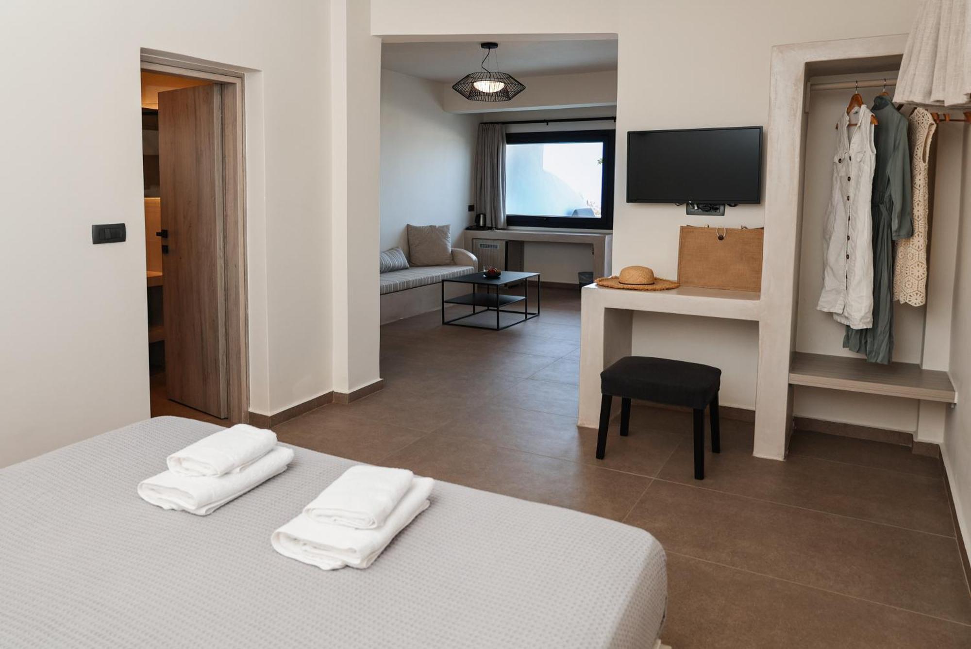 North Wind Luxury Suites Oia  Exterior photo