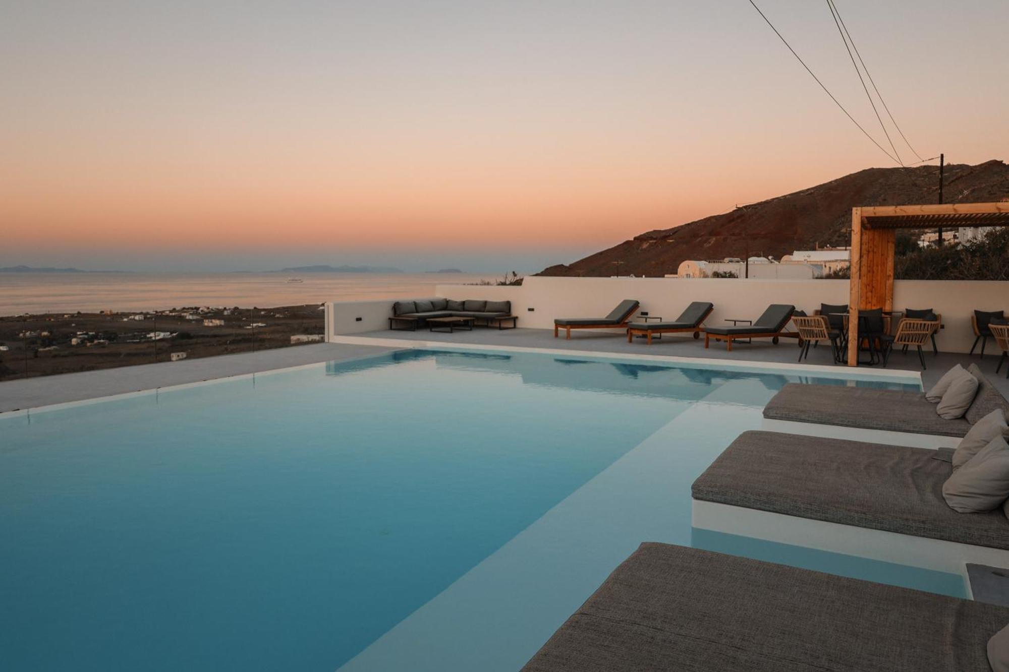 North Wind Luxury Suites Oia  Exterior photo