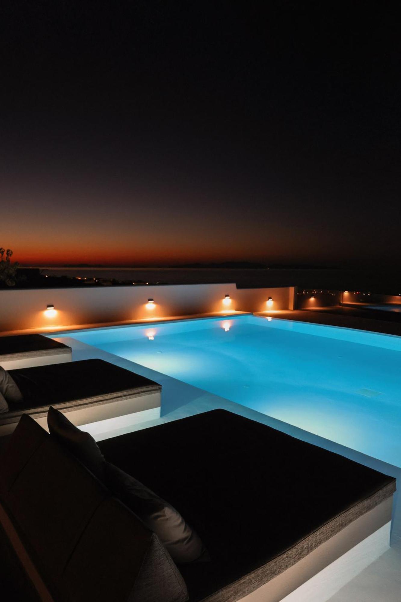 North Wind Luxury Suites Oia  Exterior photo